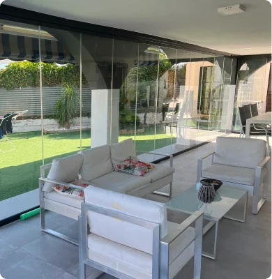 Porche con cerramiento de cristal